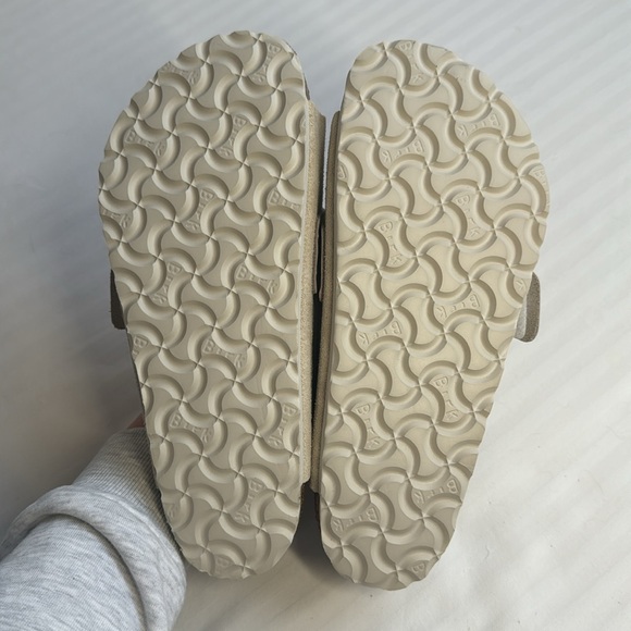 Birkenstock Kyoto Suede Sandals in Beige Off-White - Picture 4 of 11